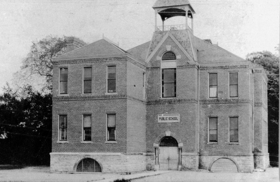 Wayzata’s Schoolhouse Hill