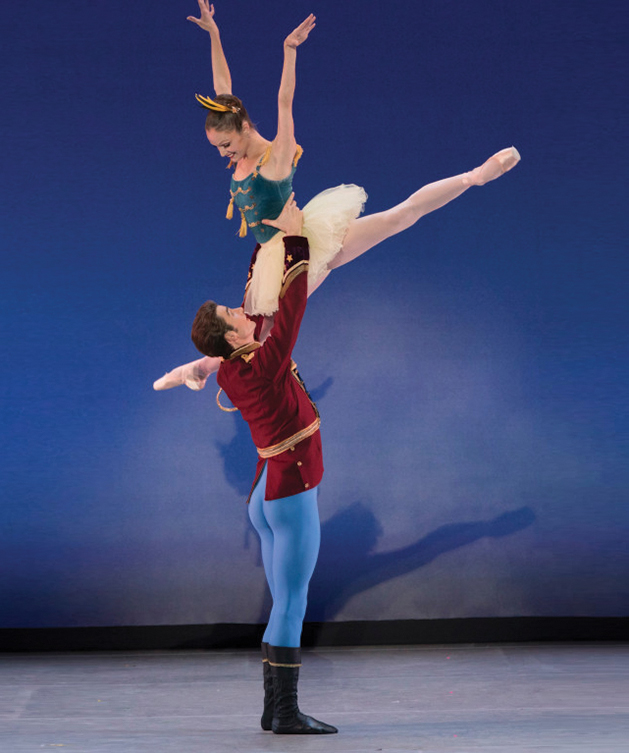 Guest artists Thomas Garrett and Allynne Noelle dance the roles of the Cavalier and Sugar Plum Fairy in Inland Dance Theatre's "The Nutcracker." (Photo by Paul Kolnik)