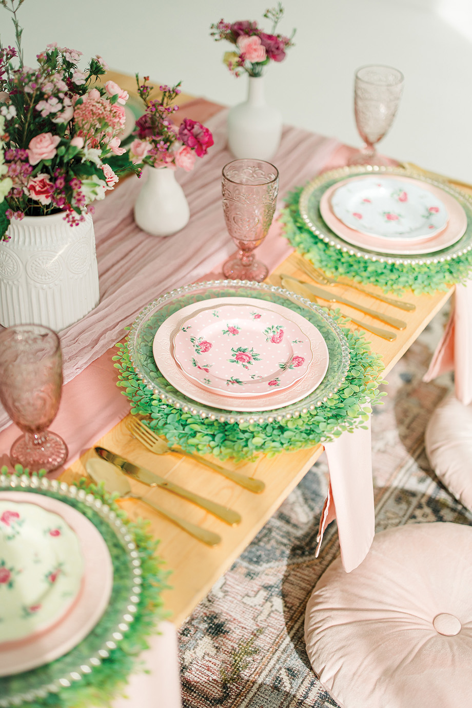Table Setting for Pink Luxury Picnic