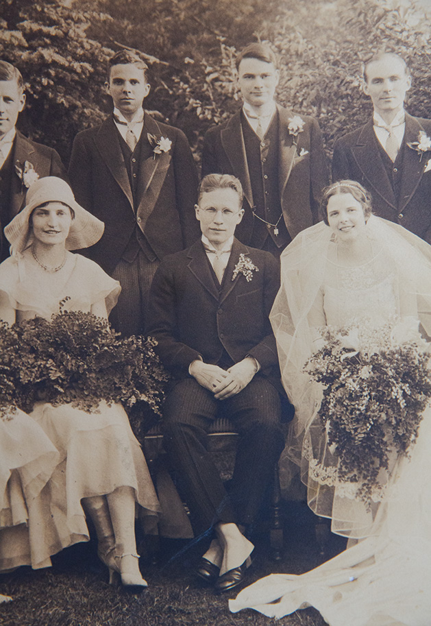 John Leslie and Jean Savage pose with their wedding party on their wedding day.