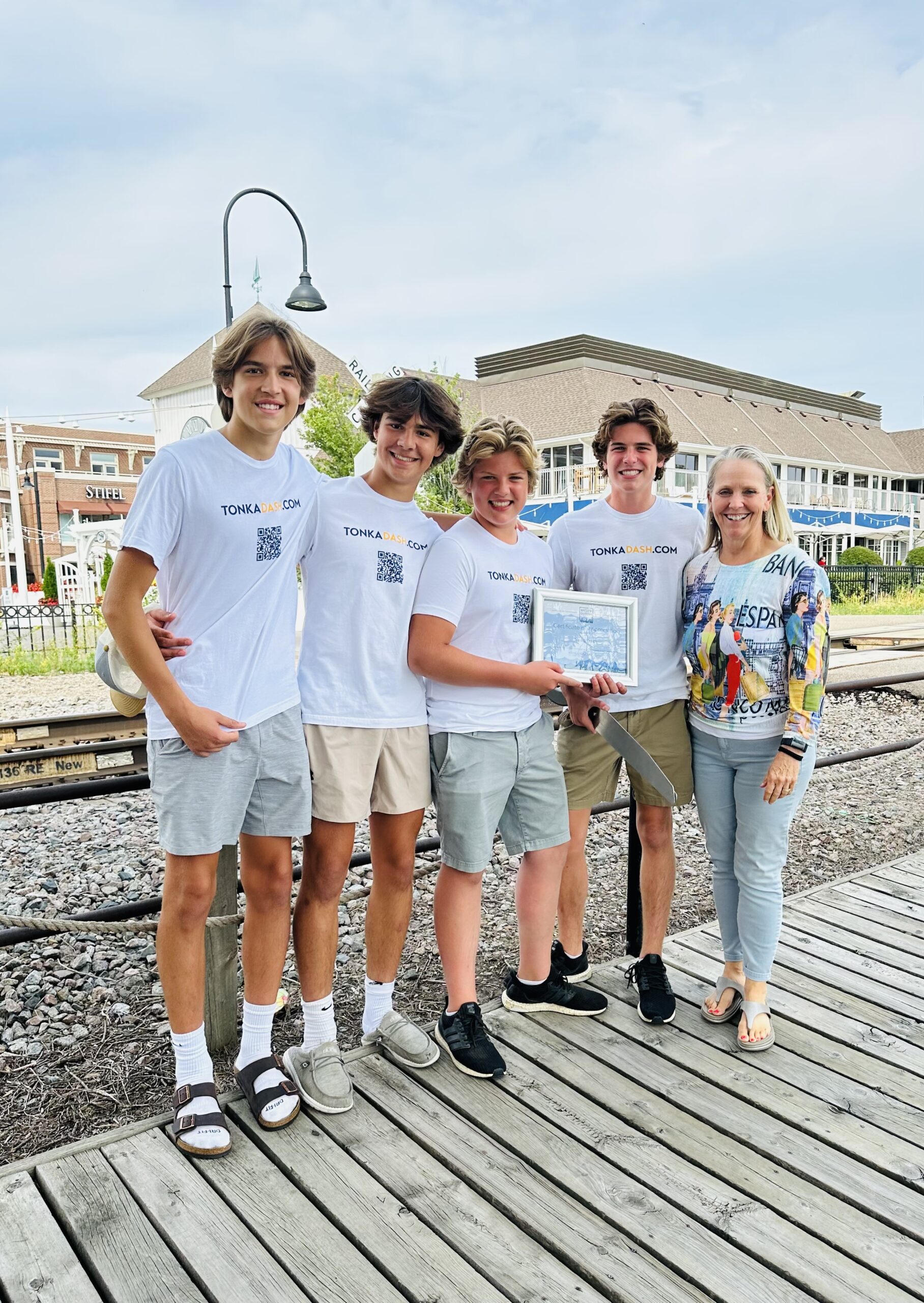 Upon the launch of Tonka Dash on June 9, the Wayzata Chamber of Commerce issued a Certificate of Appreciation. Left to right: Max Alberti, co-founder, Plymouth; Gus Foster, dasher, Wayzata; Williston and Jack Reger, co-founders, Wayzata; Becky Pierson, president, Wayzata Chamber of Commerce.