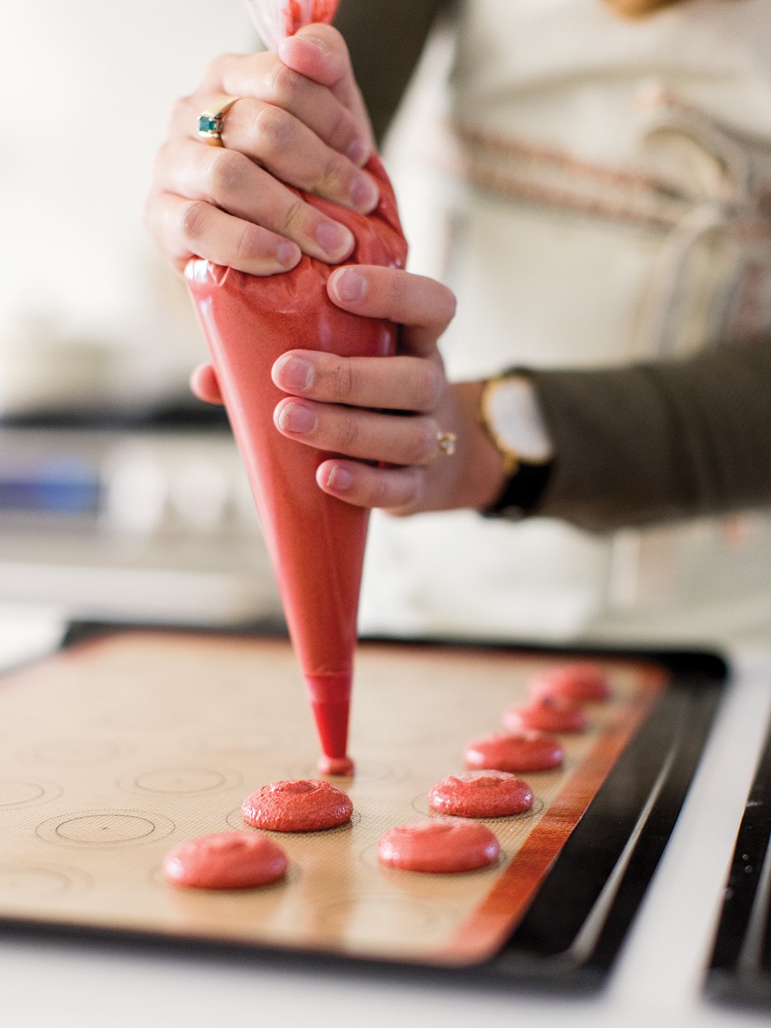 Amanda Pesek Making Macarons