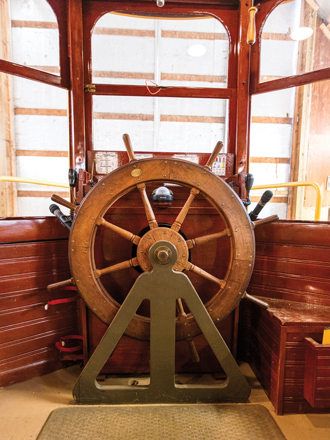 A steamboat Minnehaha wheel, constructed in 1906, was donated to the Lake Minnetonka Historical Society by Eric Sayer Peterson in 1990 in an effort to restore the Minnehaha.