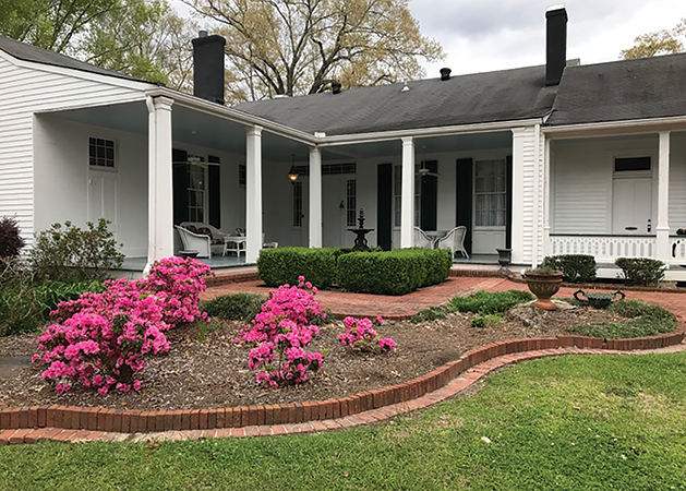 Minnetonka Grad Runs a Historic Bed-and-breakfast In the Deep South