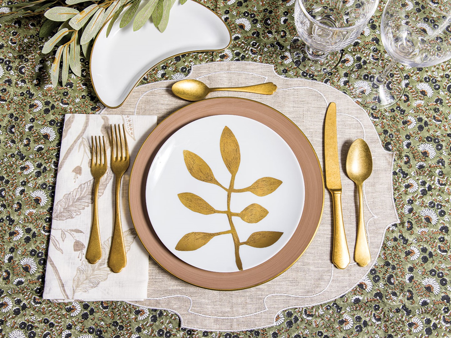 Fox & Willow Table set with placemat