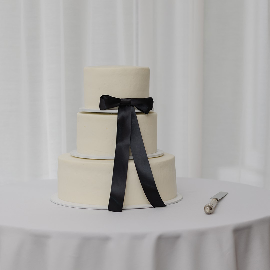 A three-tiered cake, constructed with two layers of vanilla cake with amaretto filling and a chocolate cake with Baileys Irish Cream filling, was elegantly created by Buttercream Cakes & Desserts of Wayzata. In addition, Knead My Bread, owned by the bride’s aunt Lori Krelitz, served beautiful cookies as a special gift to the couple. 