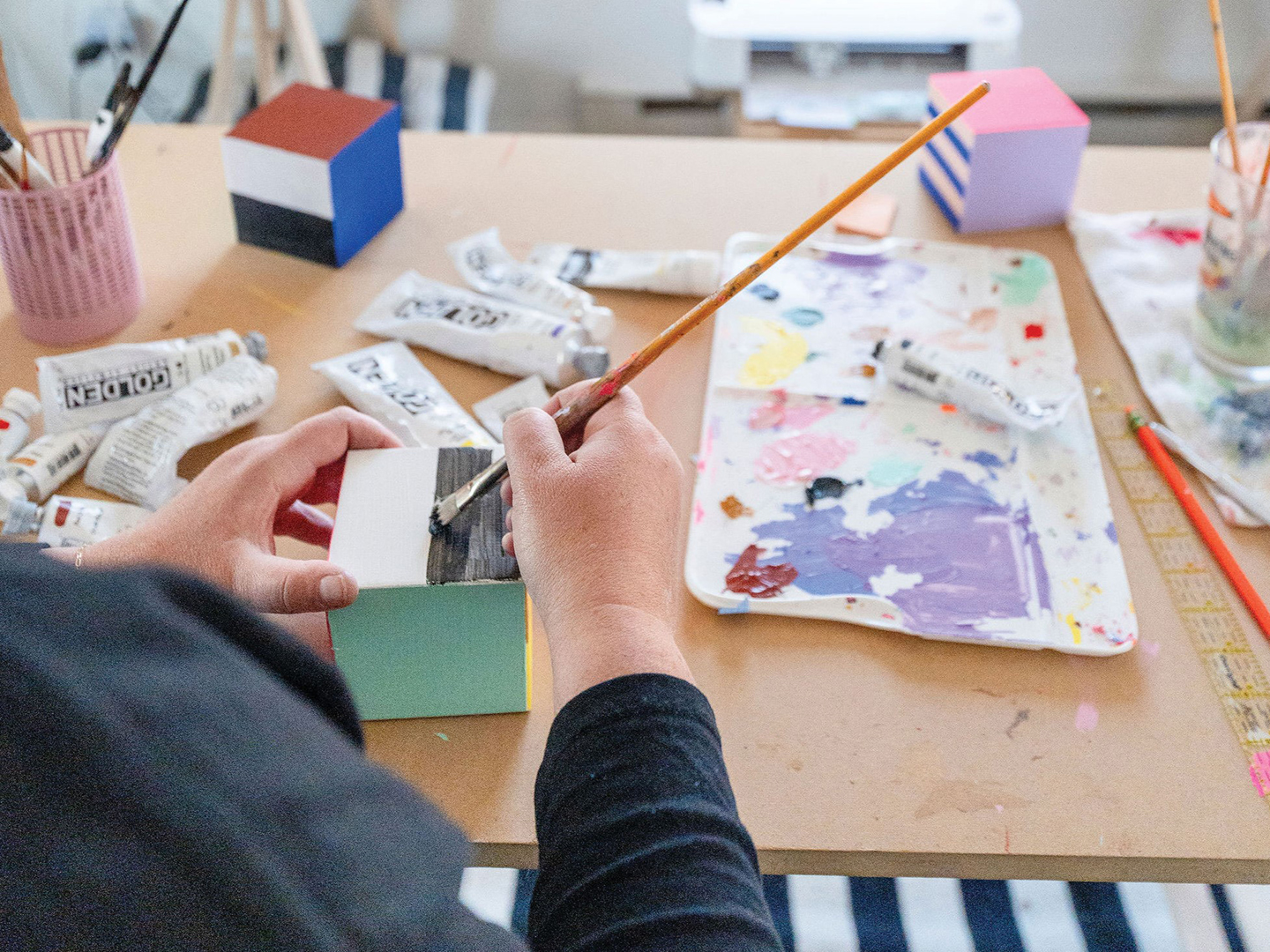 Artist Kelly Carámbula painting